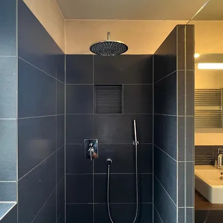 Ludwigshome - Zentral, 120qm, Kostenloser Parkplatz, Terrasse, Smarttv * ルートヴィヒスブルク