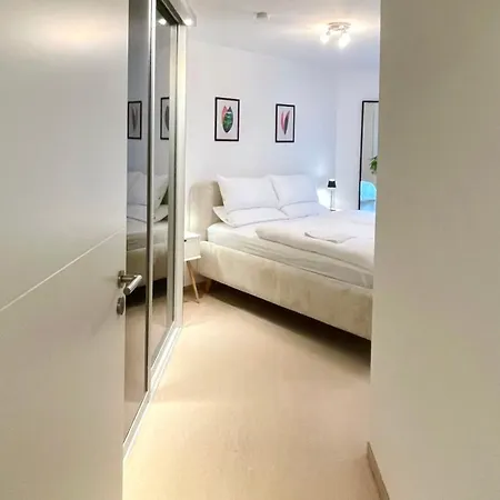 Ludwigshome - Zentral, 120qm, Kostenloser Parkplatz, Terrasse, Smarttv Appartamento